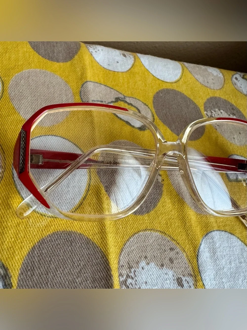 Vintage Magnivision red ombre reader glasses +2.50